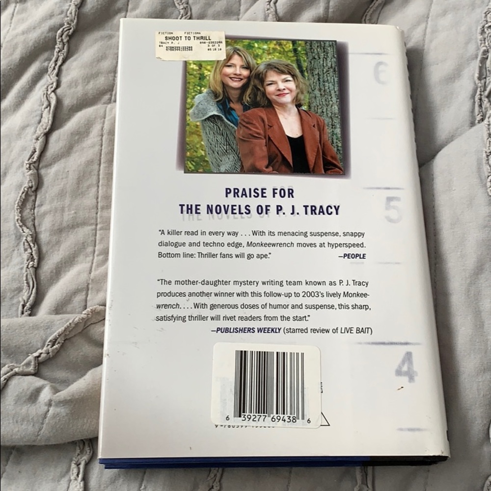P.J. Tracy A Monkee Wrench Hardback novel - Picture 3 of 4